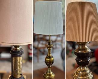 Lots of decorative vintage lamps