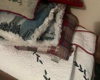 Christmas quilts, throws, and bed sets