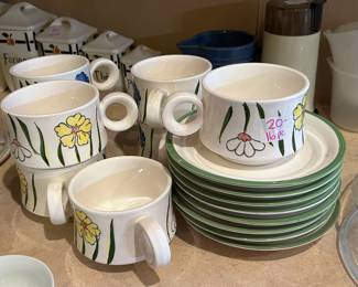 #146 set of 8 Plates w/8 soup bowls of Daisies - Hand-painted in Japan $45.00