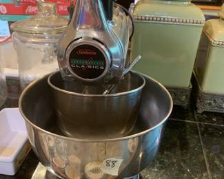 #88 Sunbeam Mixer w/2 mixing Bowls w/1 beater $20.00