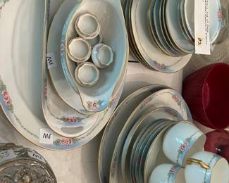 #112 25 pc set of China (3 additional pieces with issues) $50.00