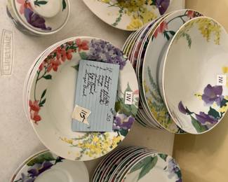 #115 Savior Vivre Mixed Set of China $30.00