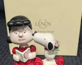 SH486vLenoxSnoopy Steals A Kiss