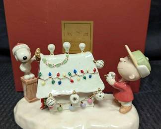 SH617Lenox Snoopys Christmas Celebration Musical Figurine