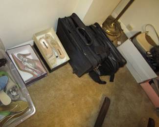 HUUUUGE amount of ladies shoes many new in box 1980-1990 size 8