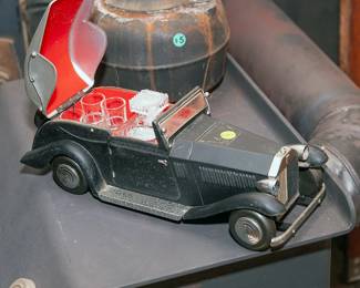 Car model with decanter and glasses
