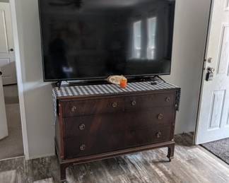 TV/ chest