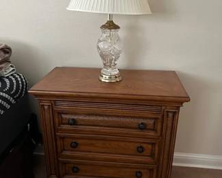 Broyhill Nightstand- Dresser/mirror & chest of drawers all match and are like new!!!
