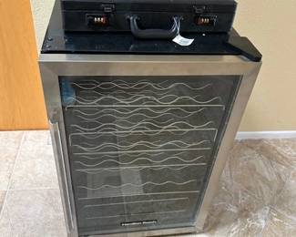 Brand New Hamilton Beach Wine cooler-never used