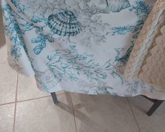 round tablecloth