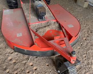 Kubota LA525 Tractor with bucket and shredder. *NOT available for presale - see details section*