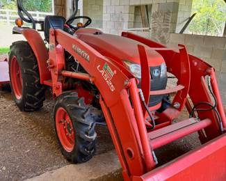 Kubota LA525 Tractor with bucket and shredder. *NOT available for presale - see details section*