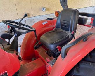 Kubota LA525 Tractor with bucket and shredder. *NOT available for presale - see details section*