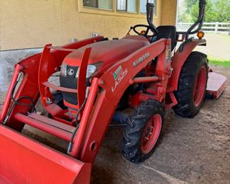 Kubota LA525 Tractor with bucket and shredder. *NOT available for presale - see details section*