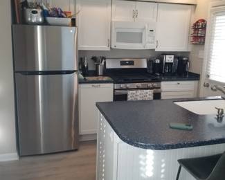 Lots of cabinets!