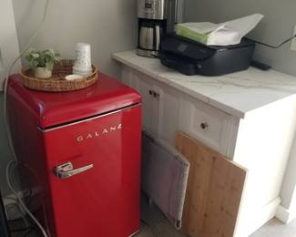 GALANZ retro mini fridge; coffeemaker NOTE: printer is broken - not for sale