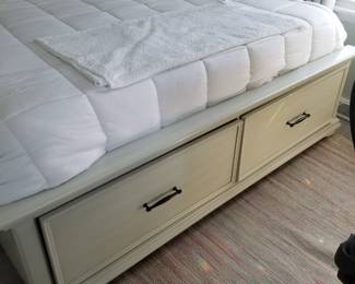 King bed with storage drawers
