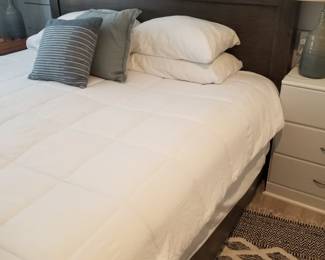King bed with storage drawers