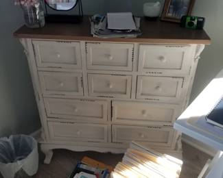 10-drawer dresser