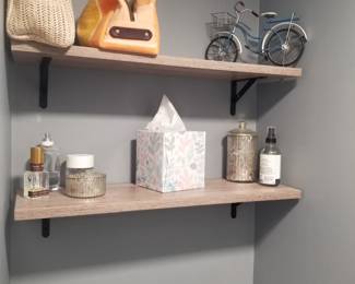 Shelves & decor