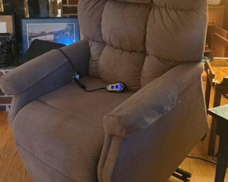 Lift chair w/ heat and massage