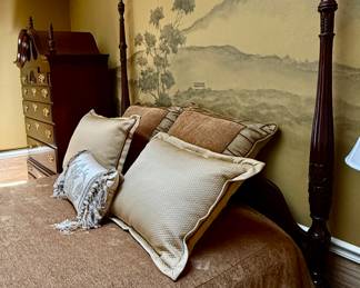 Absolutely Beautiful Council Craftsmen 4 Poster Bed with Mattress and Boxspring