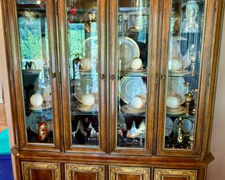Drexel Heritage "Sketchbook Collection" China Hutch/Breakfront with 4 Glass Door and Glass Shelves for Display or Treasures