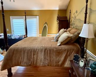 Absolutely Beautiful Council Craftsmen 4 Poster Bed with Mattress and Boxspring