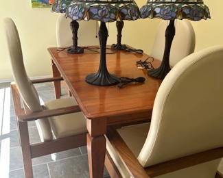 Beautiful rectangle dining table w/4 chairs-excellent condition