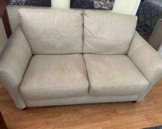leather loveseat-good condition