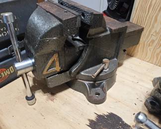 #4 Vise