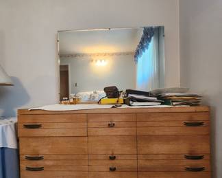 Kroehler Furniture MCM dresser with mirror