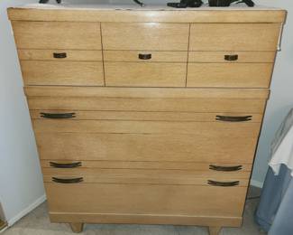 Kroehler Furniture MCM chest
