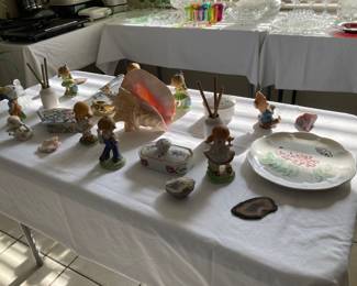 decor, figurines, cool rocks, and conch shell