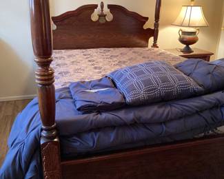 queen four-post bed