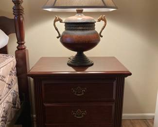 bedside 3-drawer chest, lamp