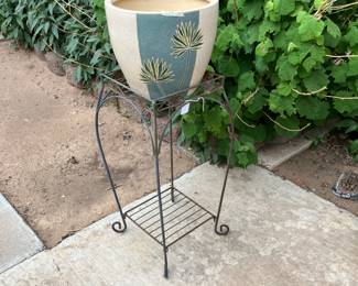 planter on stand