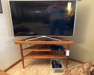 Samsung 54" concave smart TV, inlaid corner entertainment cabinet