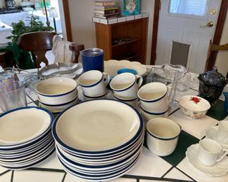 Kitchen Basics II dishes set