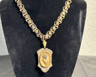Sweet dated 1881 Victorian locket & chain with pic still in it!