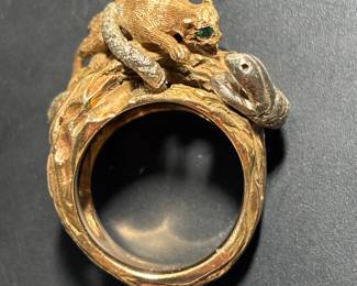 Just an absolutely show stopper! Custom 14k-15k Gold Ring with Mountain Lion & Snake (White Gold) ready to brawl.