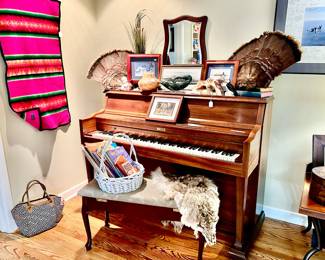 CURRIER UPRIGHT PIANO IN BEAUTIFUL CONDITION.