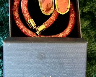 SWAROVSKI NECKLACE AND KENDRA SCOTT EARRINGS.