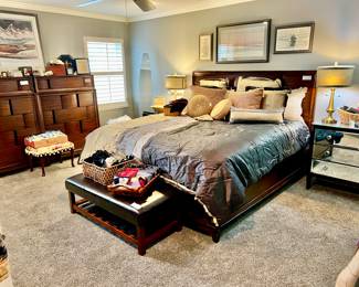 MASTER BEDROOM.