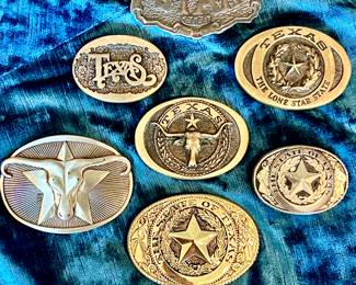 LOTS OF BELT BUCKLES.