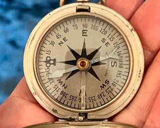 WWII US ARMY COMPASS.