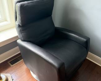 American Leather electric reclining swivel chairs (2)