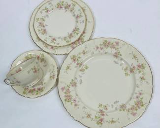 Federal Shaped Syracuse China
Stansbury Pattern – Aunt Effie bought after Doris and Tom wedding
48 pieces
8 Dinner Plates
8 Salad Plates
8 Bread Plates
8 Saucers
8 Tea/Coffee Cup
8 Small Bowls
Gravy Boat
Sugar/Creamer
Round Vegetable Bowl
Oval Bowl
Platter