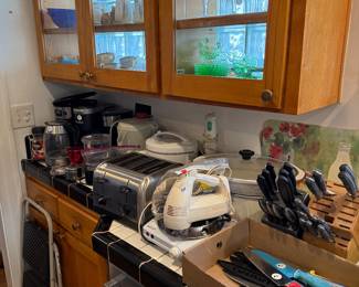 Kitchen appliances and knives