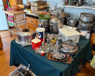 Kitchenware
Some cool vintage kitchenware too